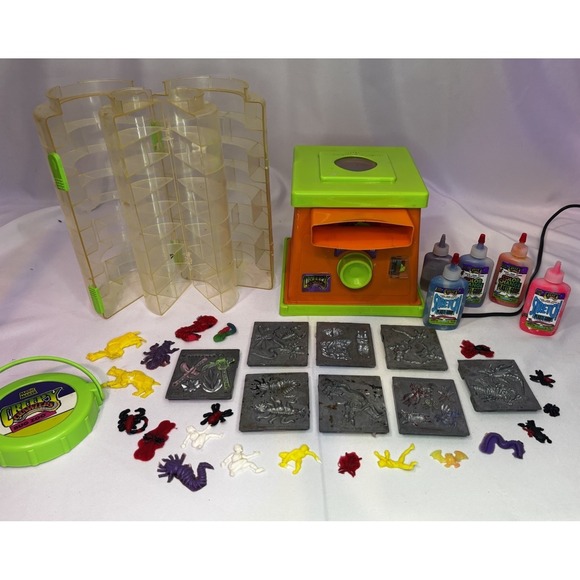 Vintage '93 Toymax Creepy Crawlers Workshop Bug Maker Oven Bug Zoo Xtra Molds